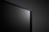 Detalle del borde del televisor LG 32LR650BPSA.