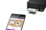 Impresión desde un teléfono con Epson Smart Panel; teléfono ilustrativo, no incluido