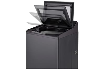 Lavadora LG WT19PBTX6 de 19 kg Negro Platina, vista en ángulo y apertura de tapa