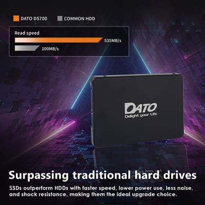 SSD DATO DS700, vista frontal vertical y comparación de funcionamiento con un disco mecánico