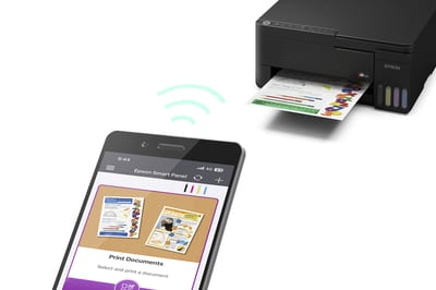 Impresión desde un teléfono con Epson Smart Panel; teléfono ilustrativo, no incluido