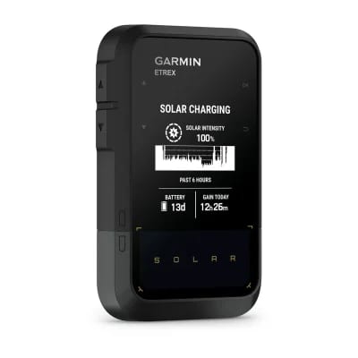 Garmin eTrex Solar, vista en perspectiva con carga solar